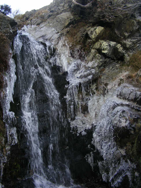 A semi-frozen light spout waterfall